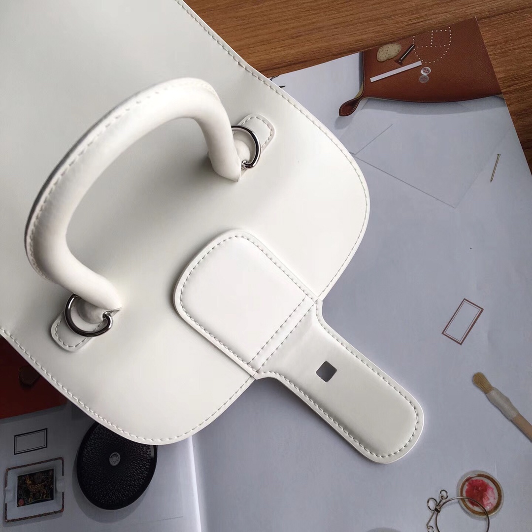 델보 브리앙 박스 GM 백 화이트